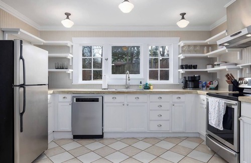 Crestline Heights Casa | The Pond Pad - Crestwood/Backyard/Pets/Games/WiFi