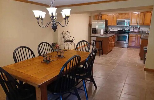 Cadiz Casa | The Ponderosa - 2 Story, 3 bedroom, 2 bath & den