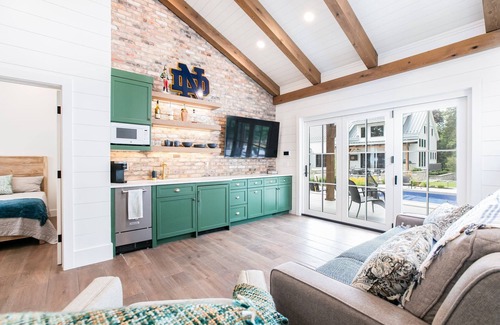 Georgetown Casa | The Pool House at Fr. Sorin's w/ Paddle Tennis