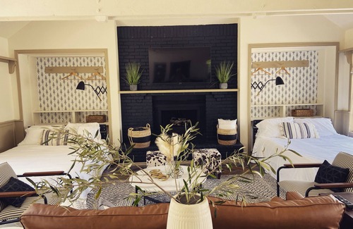 Moorpark Casa | The Pool House at Olive Hill Ranch - w/ pool and hot tub