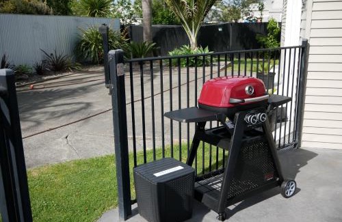Napier Cama Y Desayuno | The Pool House Bed & Breakfast - Near Marine Parade Napier