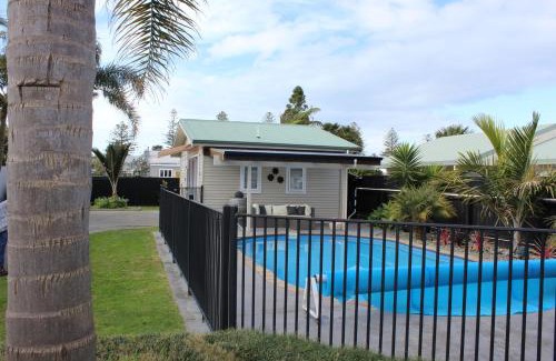Napier Cama Y Desayuno | The Pool House Bed & Breakfast - Near Marine Parade Napier