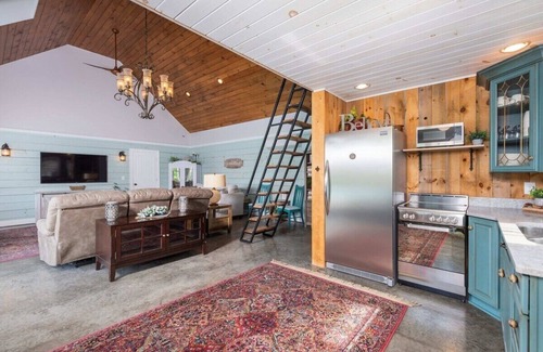 Swoope Casa | The Pool House-Casa-Baño Privado