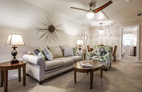 Fort Worth Casa | The Pool House minutes from W7th , TCU , Stockyards , Museums & Dickie’s Arena