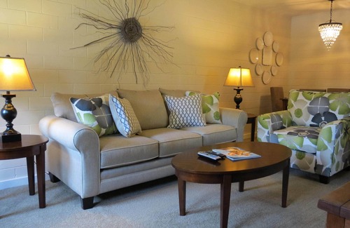 Fort Worth Casa | The Pool House minutes from W7th , TCU , Stockyards , Museums & Dickie’s Arena