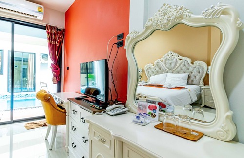Ramkhamhaeng Hotel | The Pool Resort