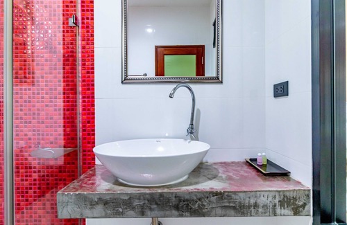 Ramkhamhaeng Hotel | The Pool Resort