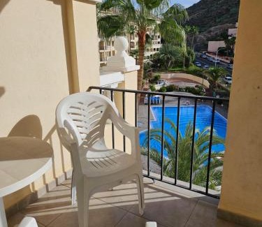 Los Cristianos Apartamento | The Poolside Haven, Azure Dreams