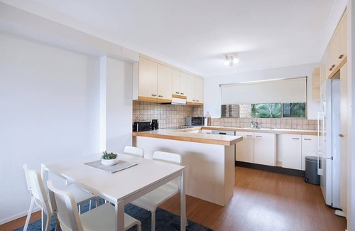 Auchenflower Apartamento | The Poolside Perch A Breezy Balcony Gem