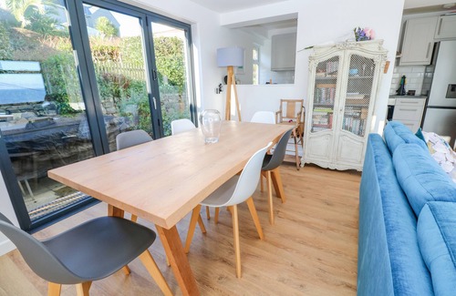 Coverack Apartamento | THE POOP DECK, pet friendly, country holiday cottage in Coverack