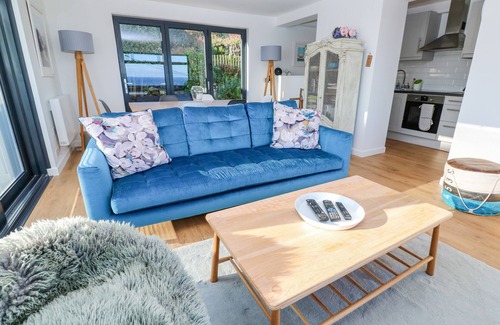 Coverack Apartamento | THE POOP DECK, pet friendly, country holiday cottage in Coverack