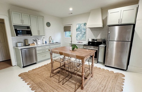 Griffin Apartamento | The Portico - 2 BR 1 BA Apt
