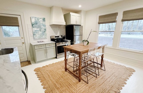 Griffin Apartamento | The Portico - 2 BR 1 BA Apt
