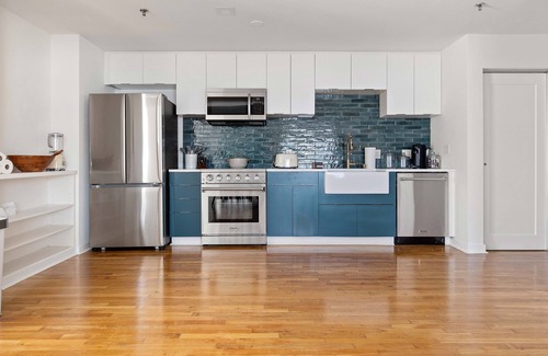 North Downtown Apartamento | The Poseidon - Studio apartment attached to Downtown Mall