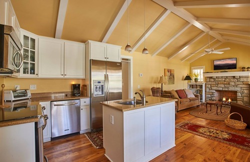 Blowing Rock Cabaña | The Post House 2BR/2BA Updated Cottage in Downtown Blowing Rock