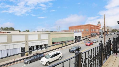 Statesboro Apartamento | The Post Loft- In the Heart of Downtown Statesboro