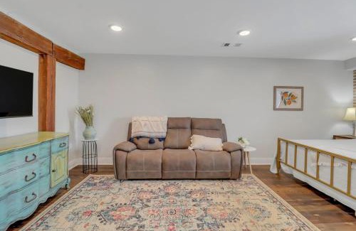 Statesboro Apartamento | The Post Suite - above Bull & Barrel Close to GSU