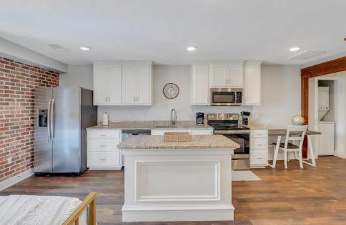 Statesboro Apartamento | The Post Suite - above Bull & Barrel Close to GSU