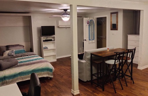 Artesia Apartamento | The PoT Piece of Tranquility is a studio guest home. Welcome!