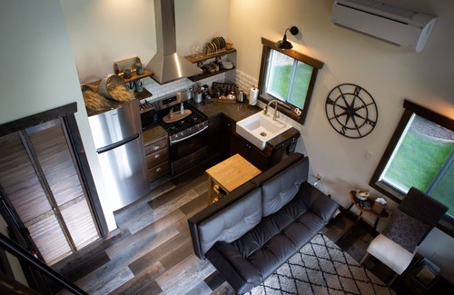 College Place Cabaña | The Potter's Retreat Cottage with Two Queen Beds