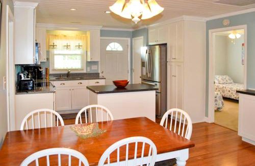 Holden Beach Casa | The Pour House