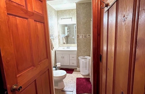 Leckie Cabina | The Powerhouse lodge has 2 bedrooms on 10 acres in adorable Maybeury