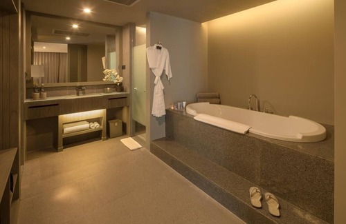 Petitenget Hotel | El Premier Sunshine Suite Seminyak