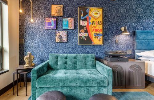 Newport Hotel | The Prima at The Louie Boutique Motel, Walk to Everything! Dog Friendly!
