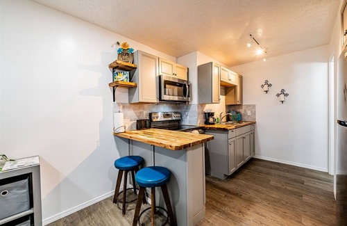 University Heights Apartamento | The Princeton Suite 12- Studio | 1 Bed, 1 Bath