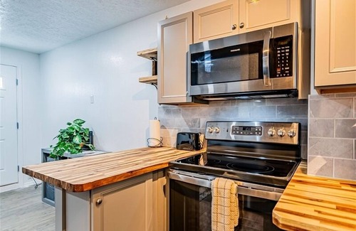 University Heights Apartamento | The Princeton Suite 12- Studio | 1 Bed, 1 Bath