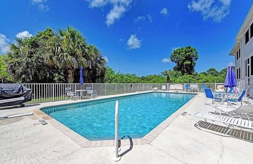 Rotonda West Condominio | The PrivaSea Condo-stand alone condo, close to the beach! Lots of garage space.