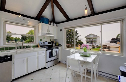 Stevensville Casa | The Private Pool is OPEN with Bay Views & Steps from The Kentmorr Beach Bar and Grill