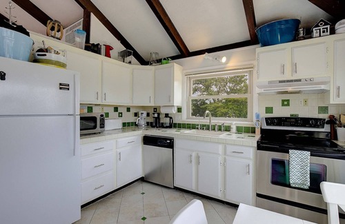 Stevensville Casa | The Private Pool is OPEN with Bay Views & Steps from The Kentmorr Beach Bar and Grill