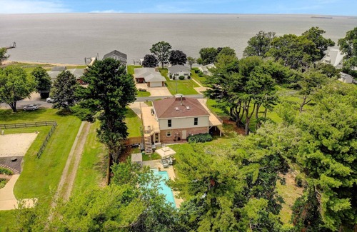 Stevensville Casa | The Private Pool is OPEN with Bay Views & Steps from The Kentmorr Beach Bar and Grill