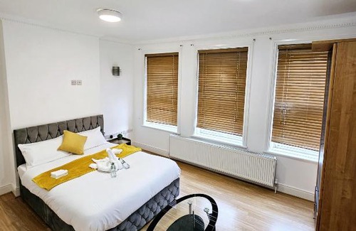 Little Venice Casa | The Private Rooms in Paddington