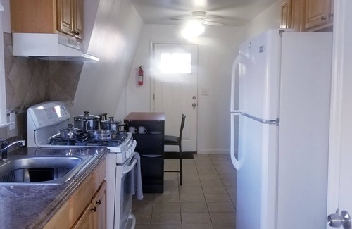 Linden Casa | THE PROPERTY IS LOCATED IN A QUIET AREA, NEAR TO NEWARK AIRPORT & FEW MALLS.