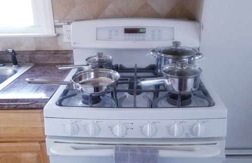 Linden Casa | THE PROPERTY IS LOCATED IN A QUIET AREA, NEAR TO NEWARK AIRPORT & FEW MALLS.