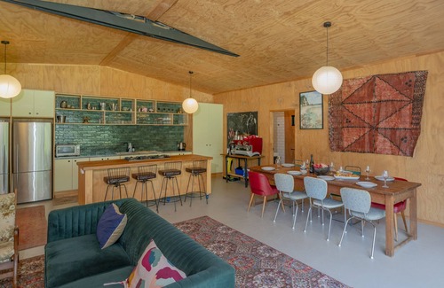 Kuaotunu Casa | The Pumpkin Shed – Kuaotunu Holiday Home