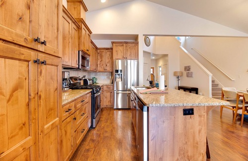 Sisters Casa | The Quails Nest - charming 3 bedroom 2.5 bath with fireplace in Sisters Oregon