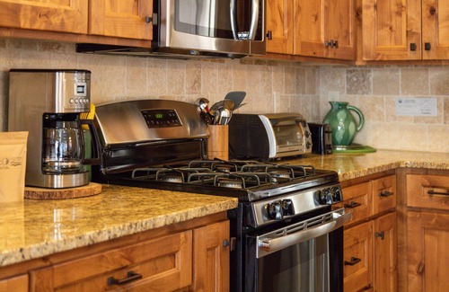 Sisters Casa | The Quails Nest - charming 3 bedroom 2.5 bath with fireplace in Sisters Oregon