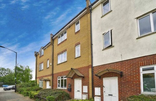 Evelyn Casa | The Quayside Retreat