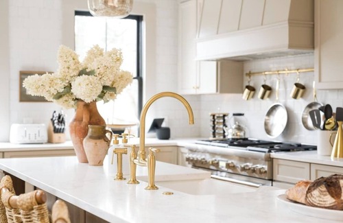 Historic Hill Casa | The Queen Anne Suite – A Newport Seaside Retreat