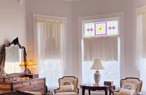 Winters Casa | The Queen On Main