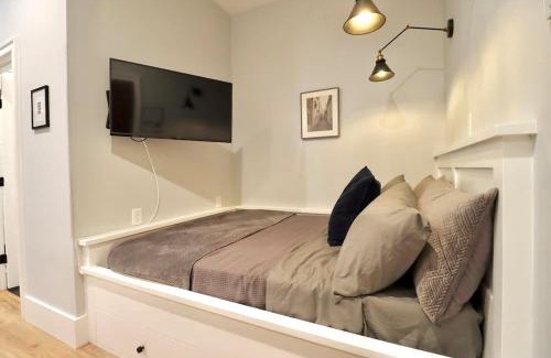 Old Town Alexandria Apartamento | The Queen Suite at Prince Street Inn