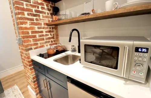 Old Town Alexandria Apartamento | The Queen Suite at Prince Street Inn