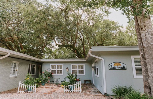 Biloxi Cabaña | The Queen Suite: ubicación perfecta en Ocean Springs, a solo 1 cuadra de Front Beach.