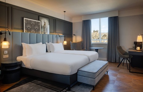 Leeds City Center Hotel | The Queens Hotel