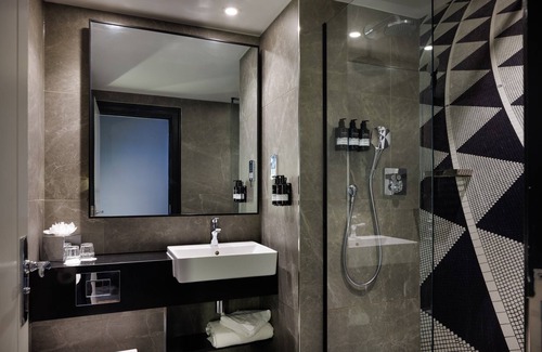 Leeds City Center Hotel | The Queens Hotel