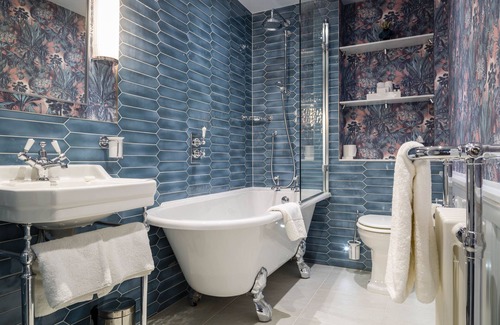 Upper Town Hotel | The Queensberry Hotel