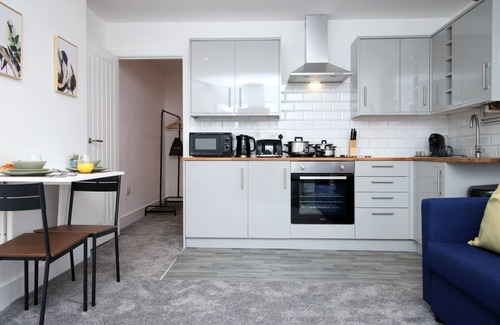 Caerau Apartamento | ◑One bed Apt◑Close to city◑Sleeps4◑Parking◑Wifi◑